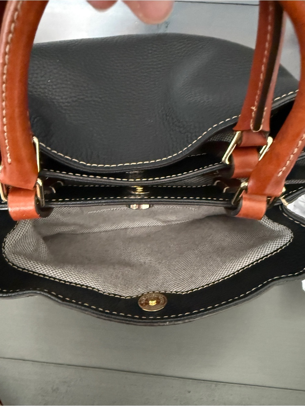 Dooney & Bourke Black and Tan Pebbled Leather Barlow - Picture 4 of 11